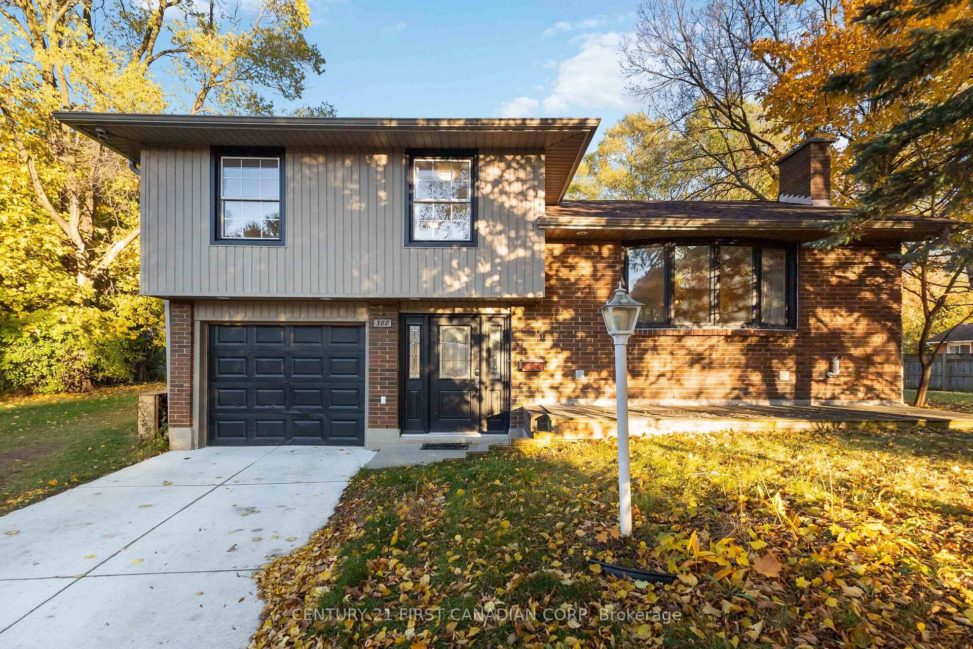 9x12' Workshop and Garage included !