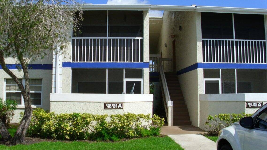 Very nice 2 Bedroom 2 Bath, second floor condo, screened patio and great garden view.