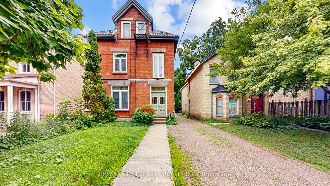 1 FREE MONTH'S RENT Unit comes with six appliances Gorgeous hardwood floors High ceilings cove and plaster Faux fireplace Two bedrooms at opposite end of the unit Large windows with ...