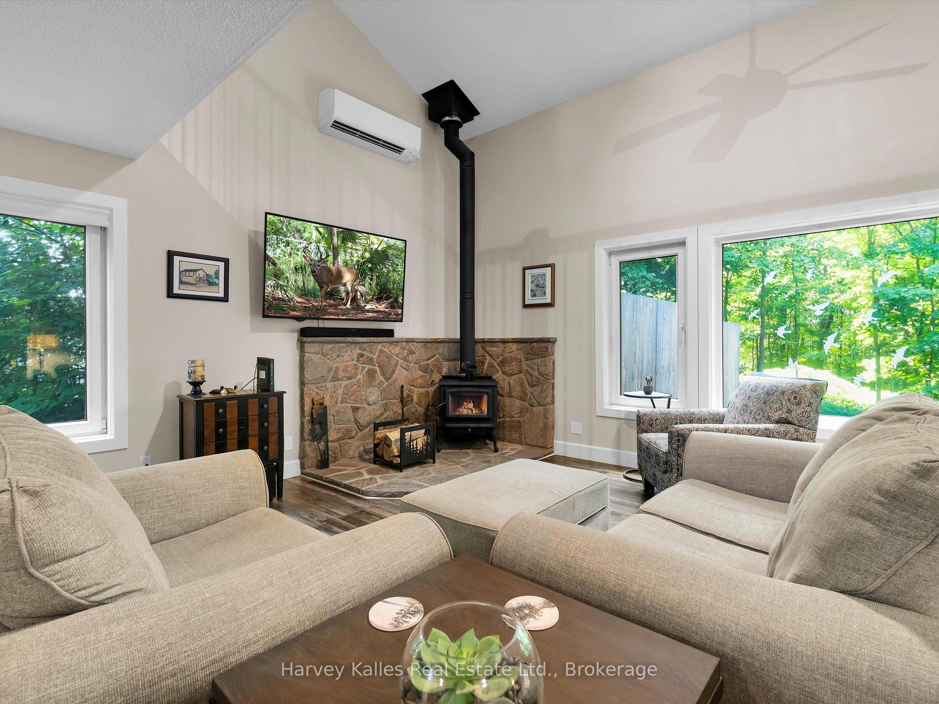 The perfect location in the town of Rosseau is available.