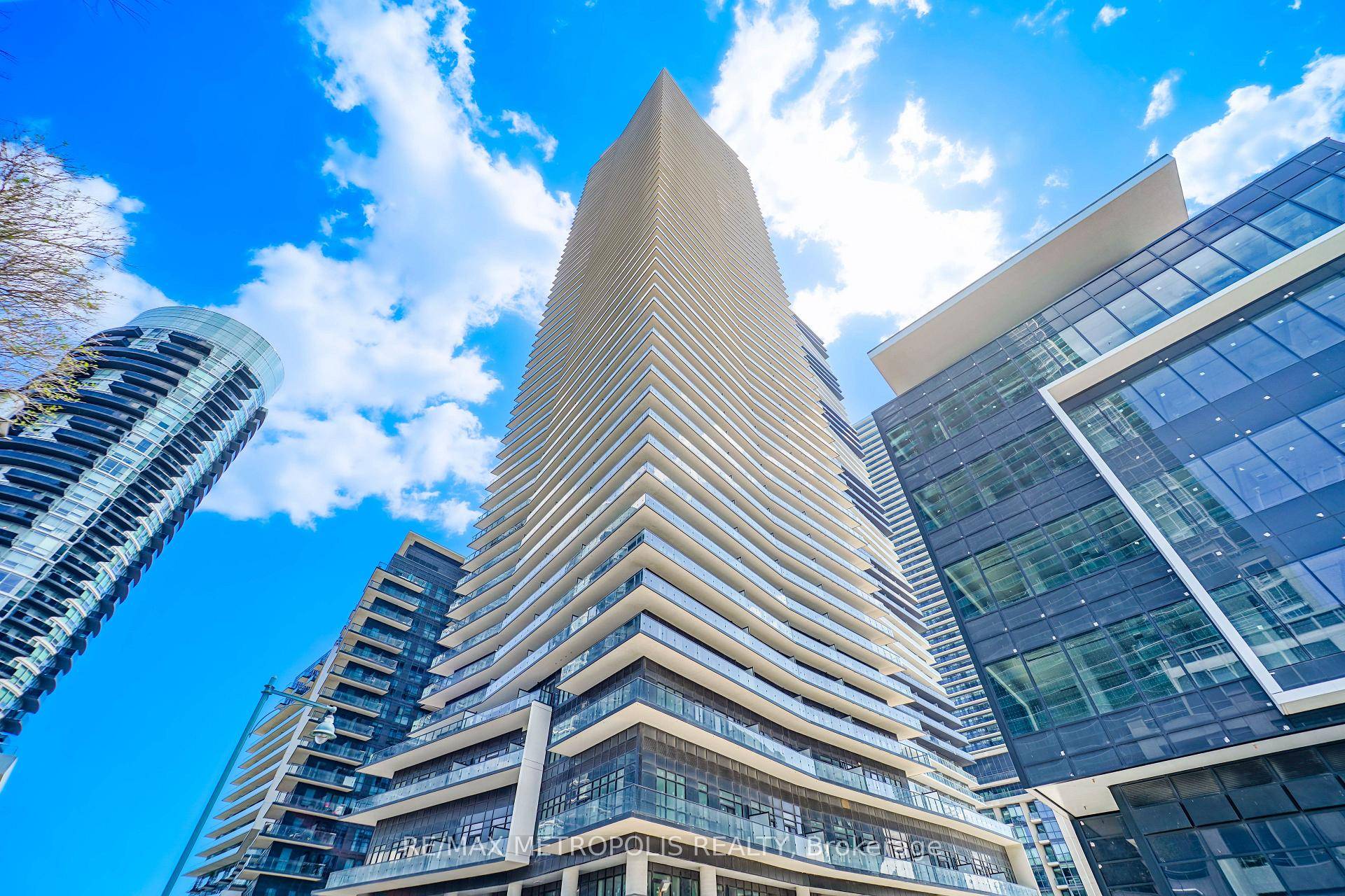 Discover modern lakeside living in this brand new southeast facing corner condo, offering stunning, unobstructed views of Lake Ontario and the Toronto skyline.