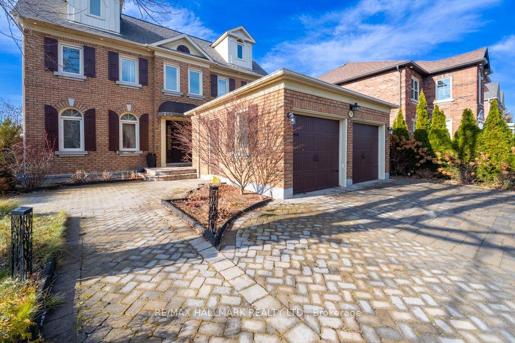 Welcome to 59 Outlands Crescent, a charming and spacious three story home located in the prestigious Mill Pond Regent neighbourhood.