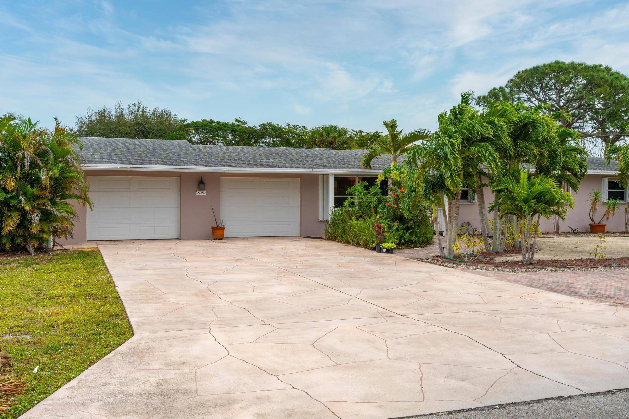 Beautiful Property and spacious lot, house comes with furnishings beginning in April.