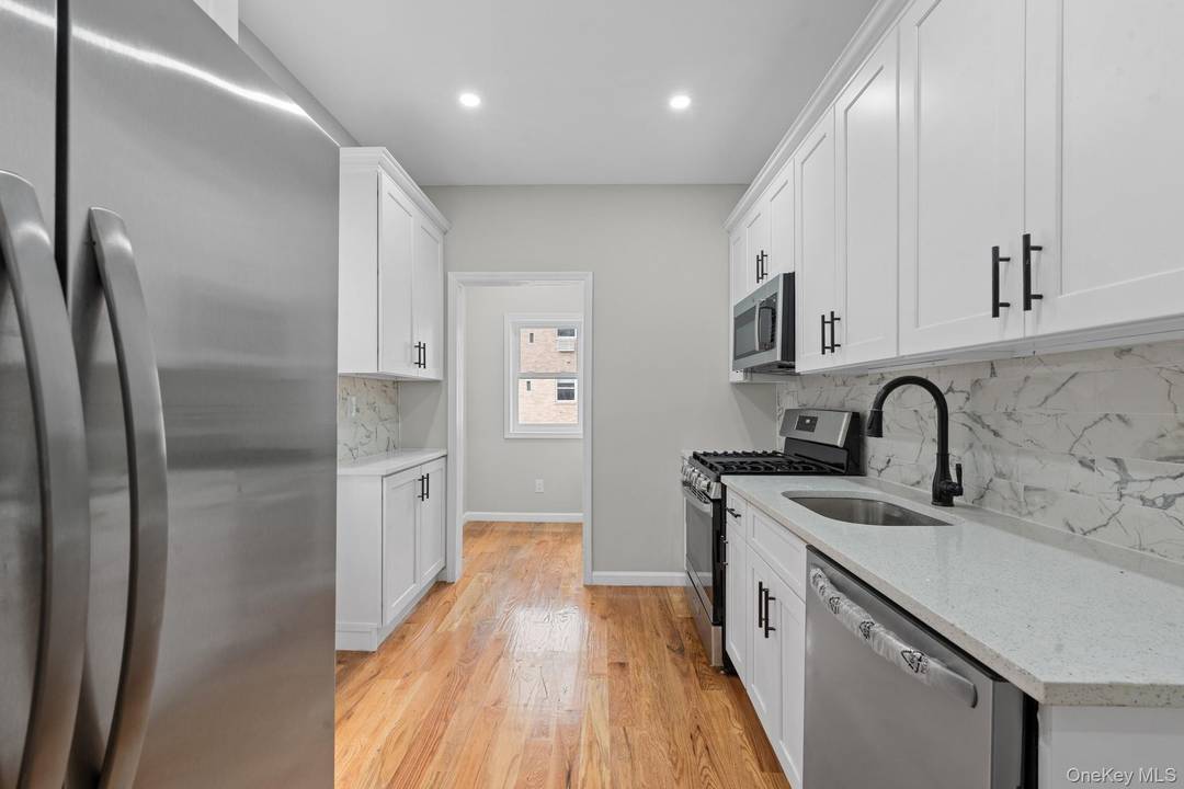 Space, style amp ; modern luxury come together at 128 05 116th Avenue !