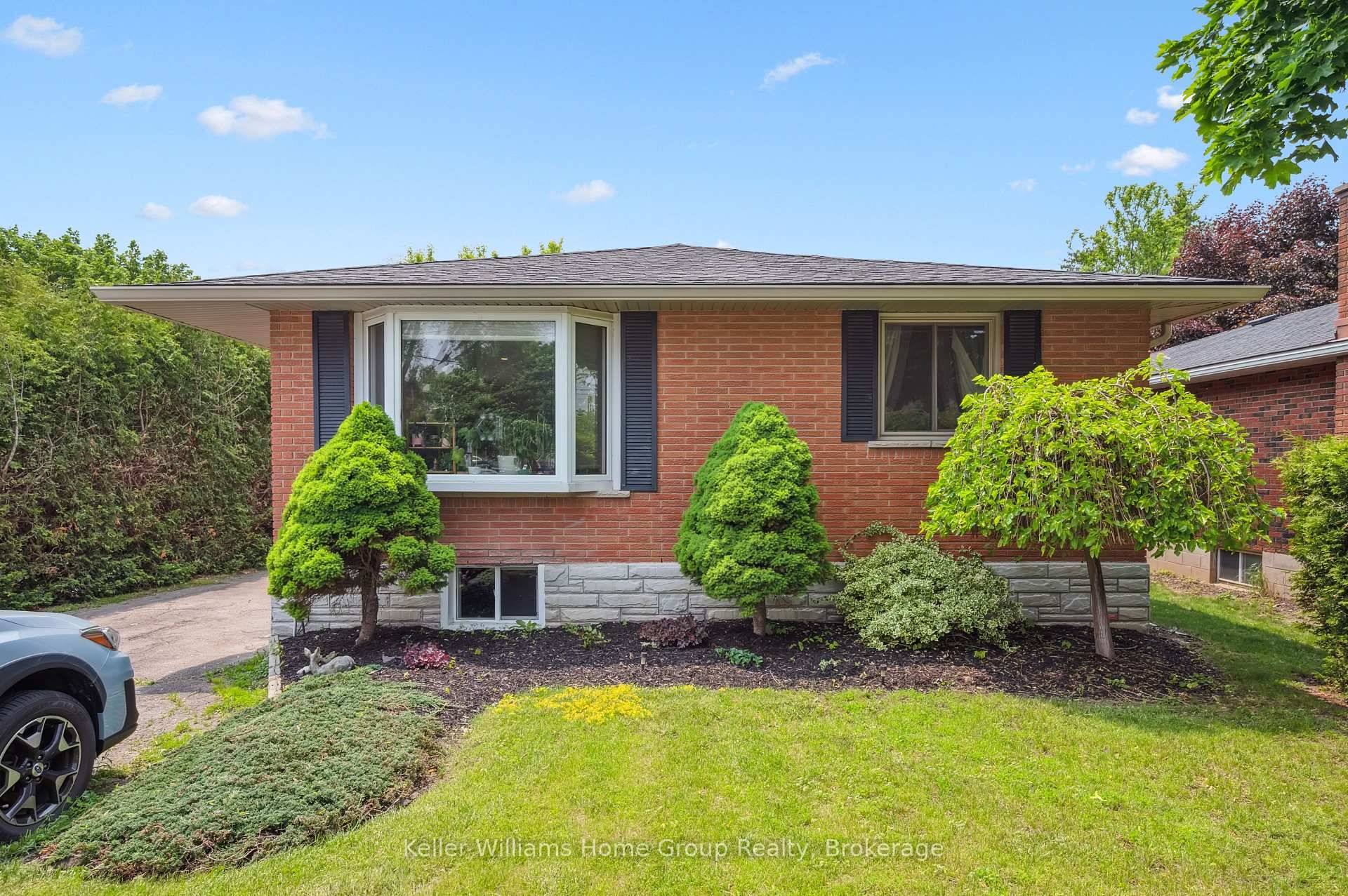 This solid brick bungalow with recently finished 2 bedroom LEGAL basement apartment creates opportunity for first time buyers, investors or downsizers !