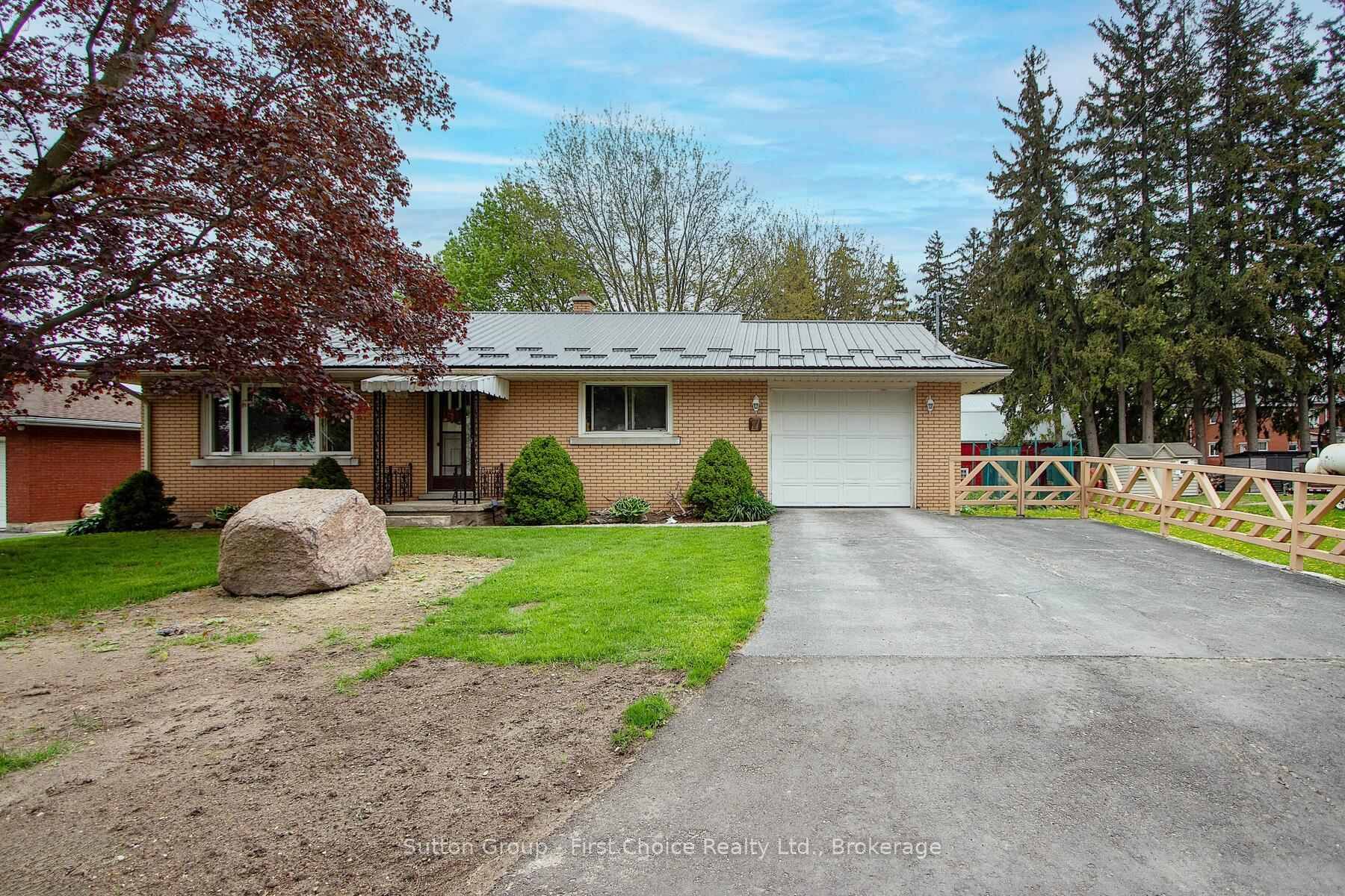Welcome to this solid 3 bedroom bungalow nestled in a quiet, mature, family friendly neighbourhood.