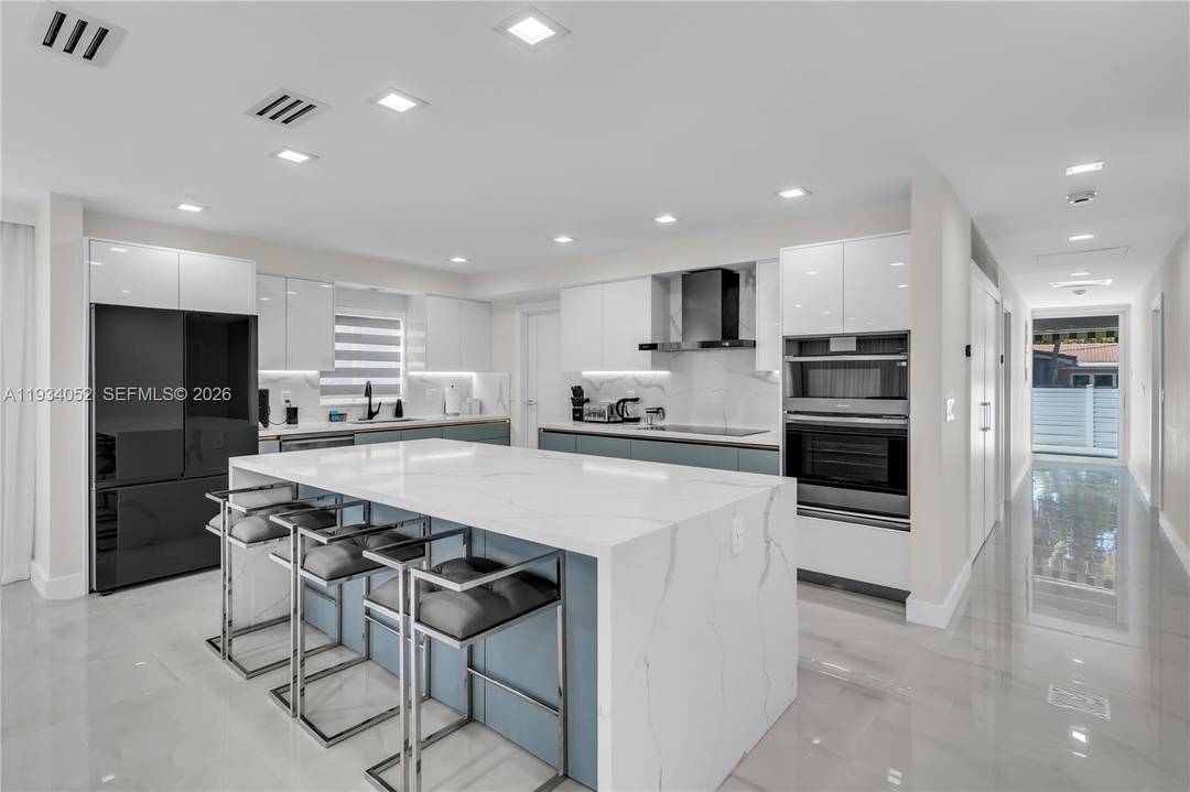 WELCOME TO SOUTH FLORIDA PARADISE !