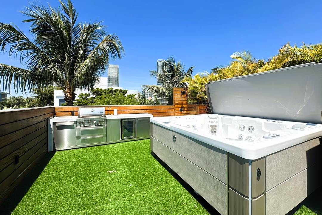 Stunning 3 bedroom, 3. 5 bathroom townhouse The entry level offers a flexible room that functions as a bedroom or a private home office, ideal for remote professionals.