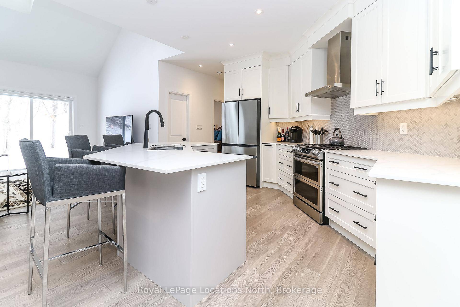 Welcome to 132 Schooners Lane, Unit 17, in the sought after Lora Bay golf course community of Thornbury !