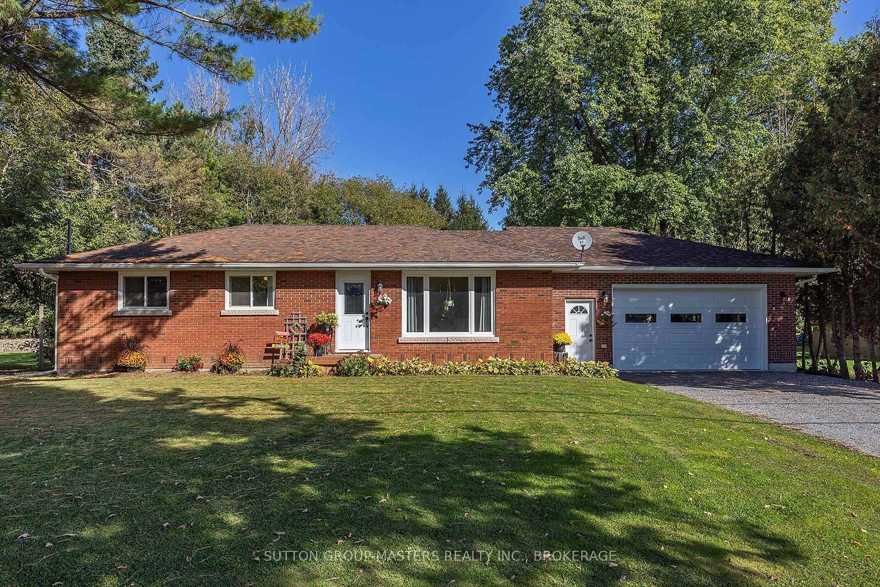 Located in the heart of Sydenham, you are within minutes to everything this quant village has to offer schools, sporting fields, fitness center, grocery, gas, pharmacy, library, shops, restaurants and ...