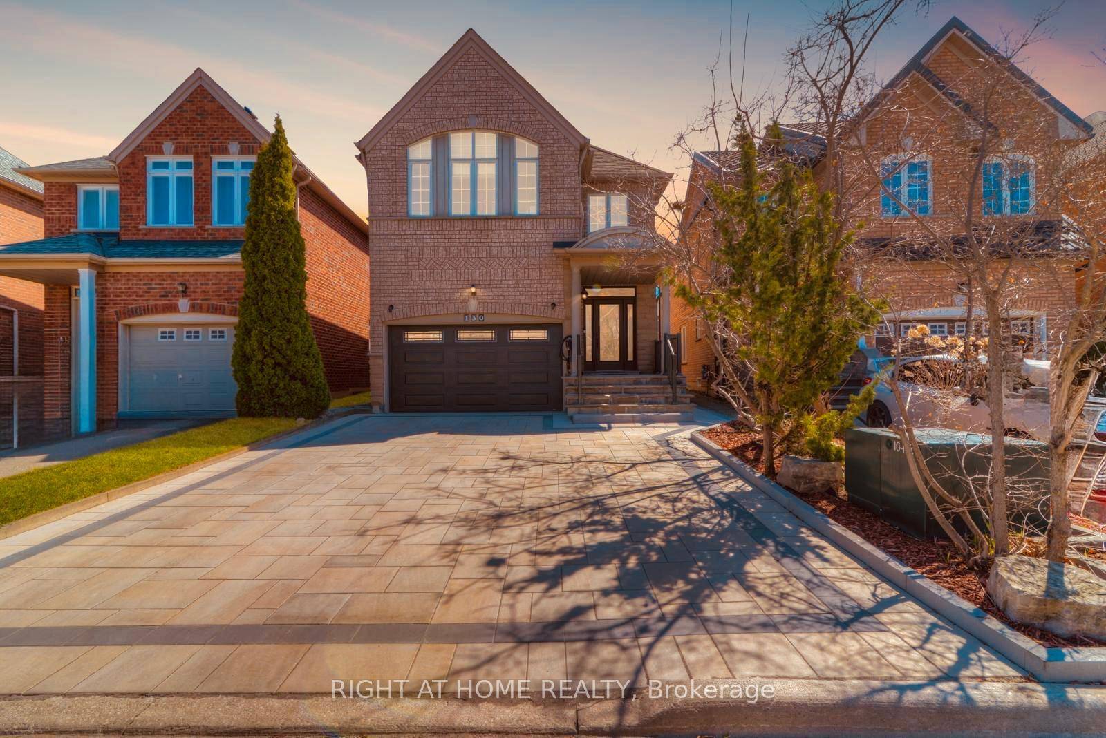 Upgraded Luxury in Thornhill Woods A True Showstopper !