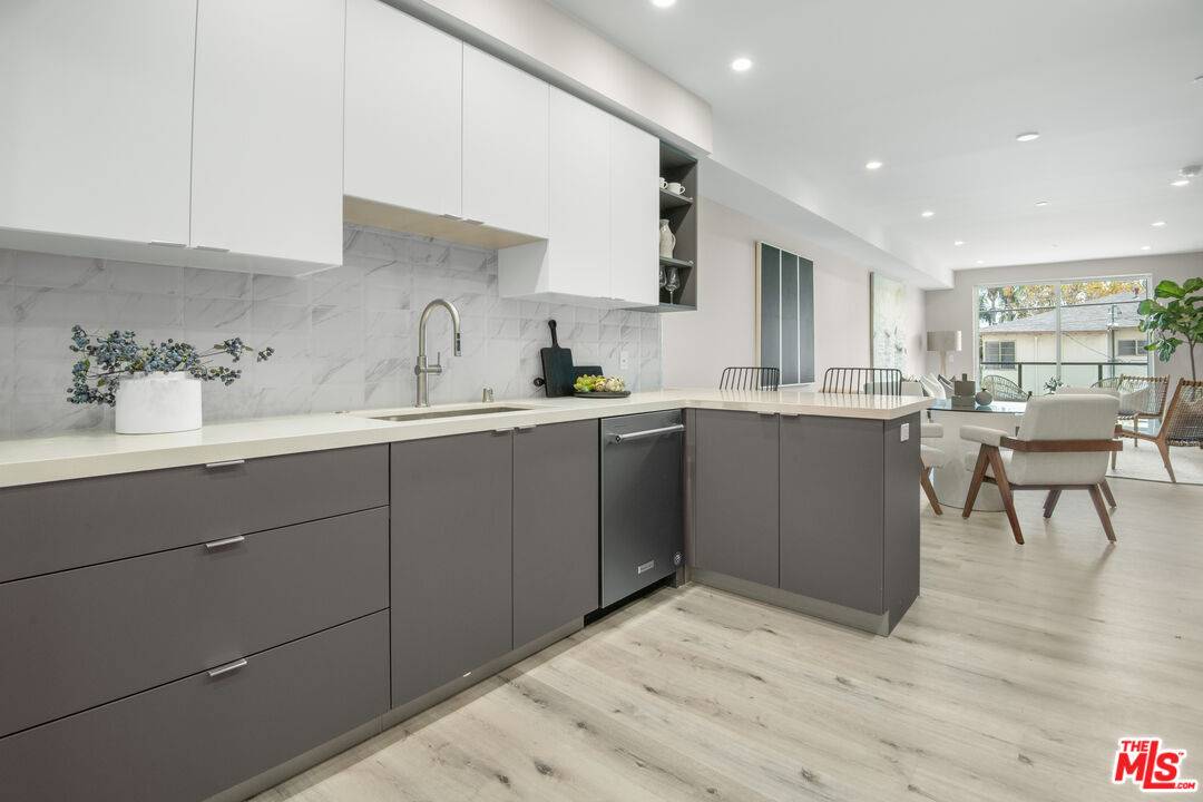 1226  S Bedford St 3BR Beverlywood La