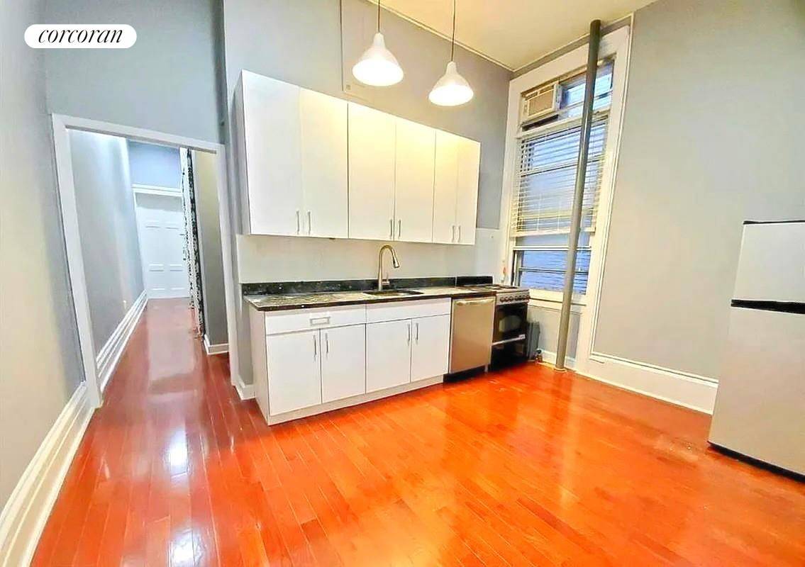 Spacious 2 Bedroom, 1 Bath in Prime Union Square Location This charming apartment offers Two large, equal sized bedrooms Soaring 13 ceilings Beautiful hardwood floors throughout Renovated kitchen featuring a ...