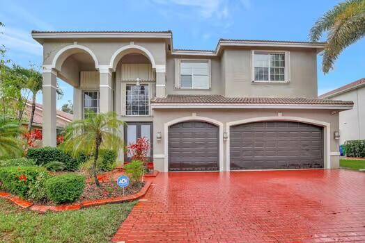 Amazing Victoria model located in the one the finest communities of Miramar '' Sunset Lakes''.