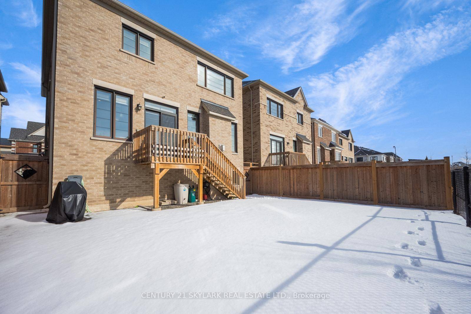 Amazing four bedroom detached home, baking on to ravine Wakeup to the soothing sounds of nature and enjoy privacy as your backyard opens up to lush greenery.