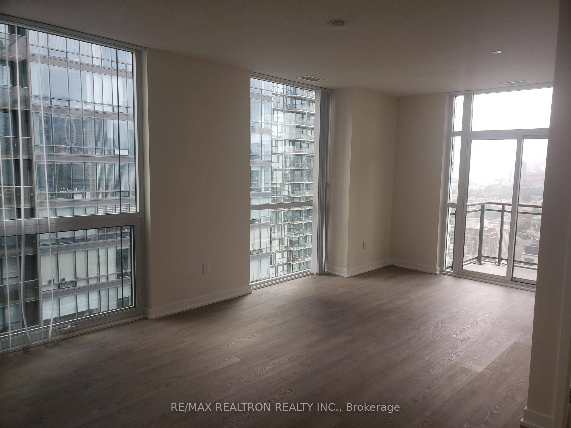 Beautiful split plan 2 bed, 2 bath unit in the heart of the entertainment district.