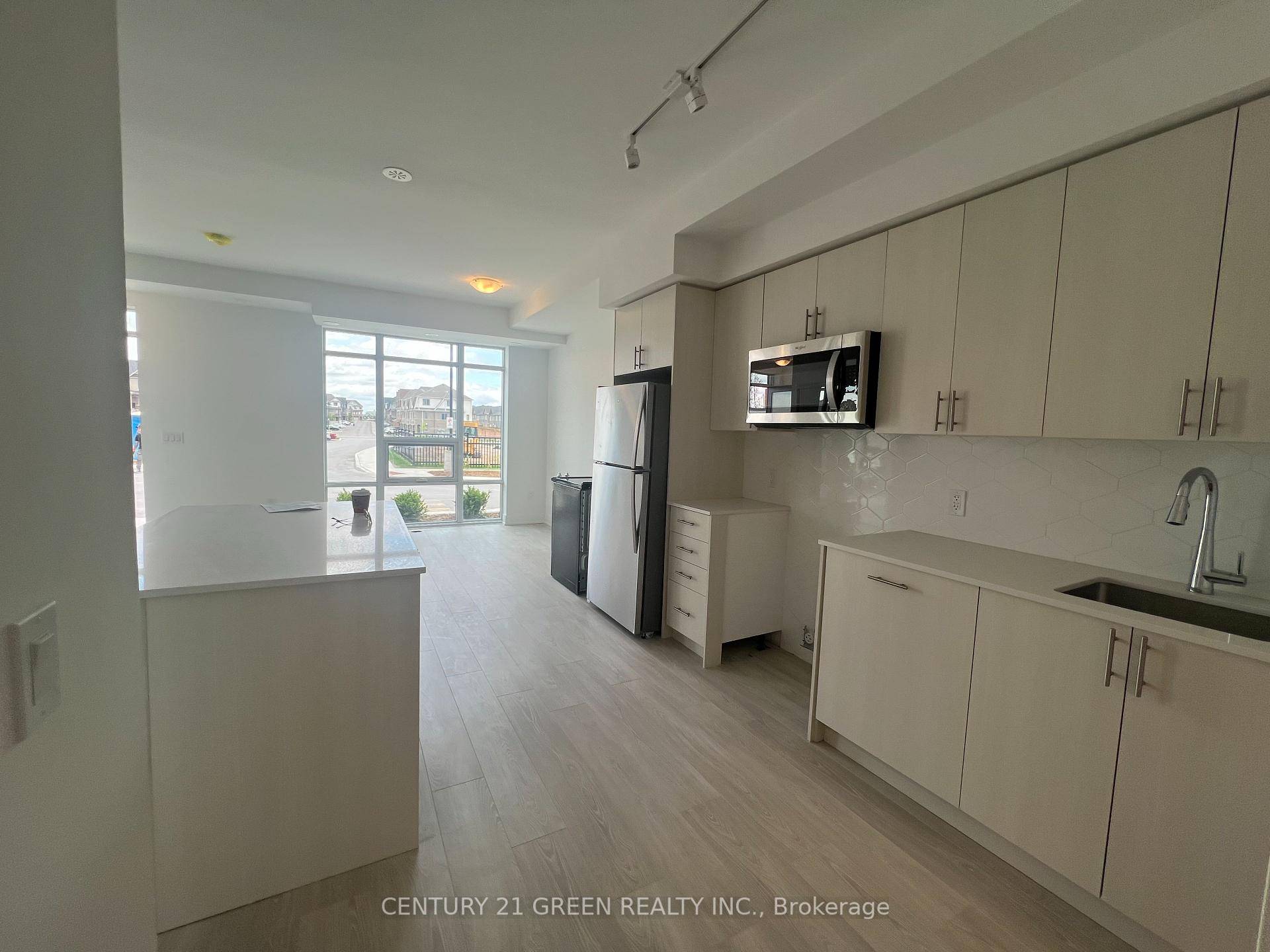 Welcome to this modern 2 bedroom, 2 bathroom condo townhouse in the vibrant Windfields community of Oshawa !