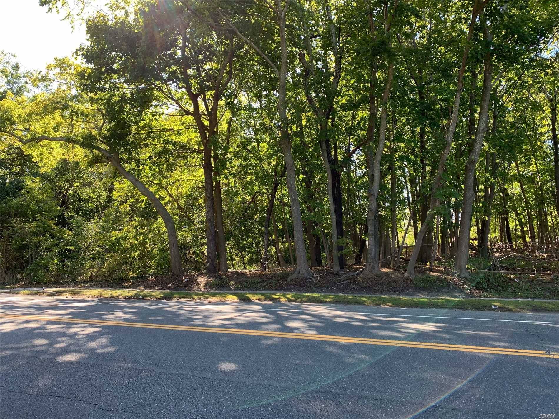 Prime Riverhead Location.