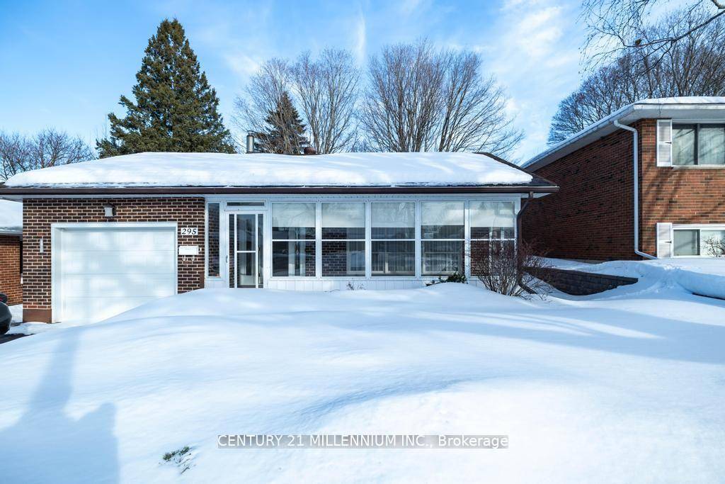 Your New Home Awaits ! Fantastic Home for a family, or business professionals.