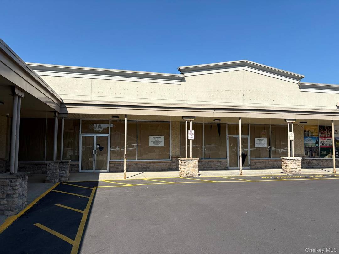 Prime Commercial Space for Lease !