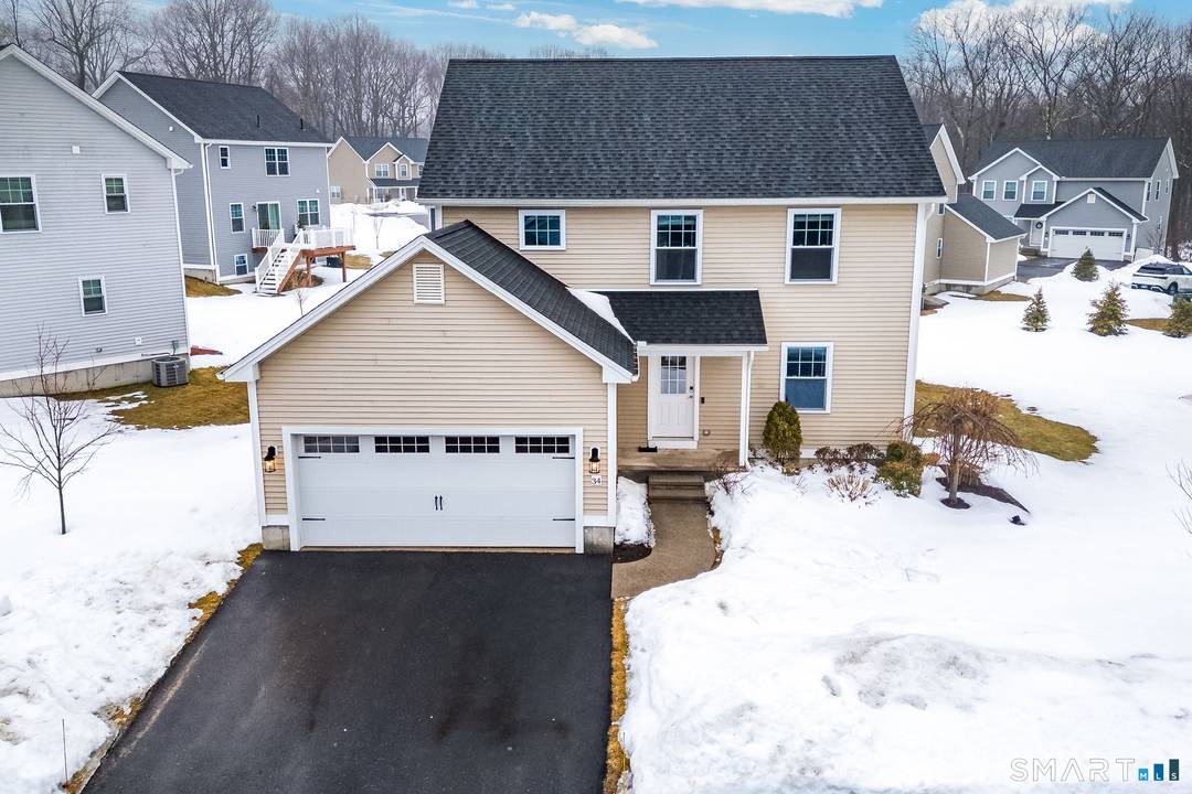 Welcome to this stunning, spacious 3 bedroom, 2.