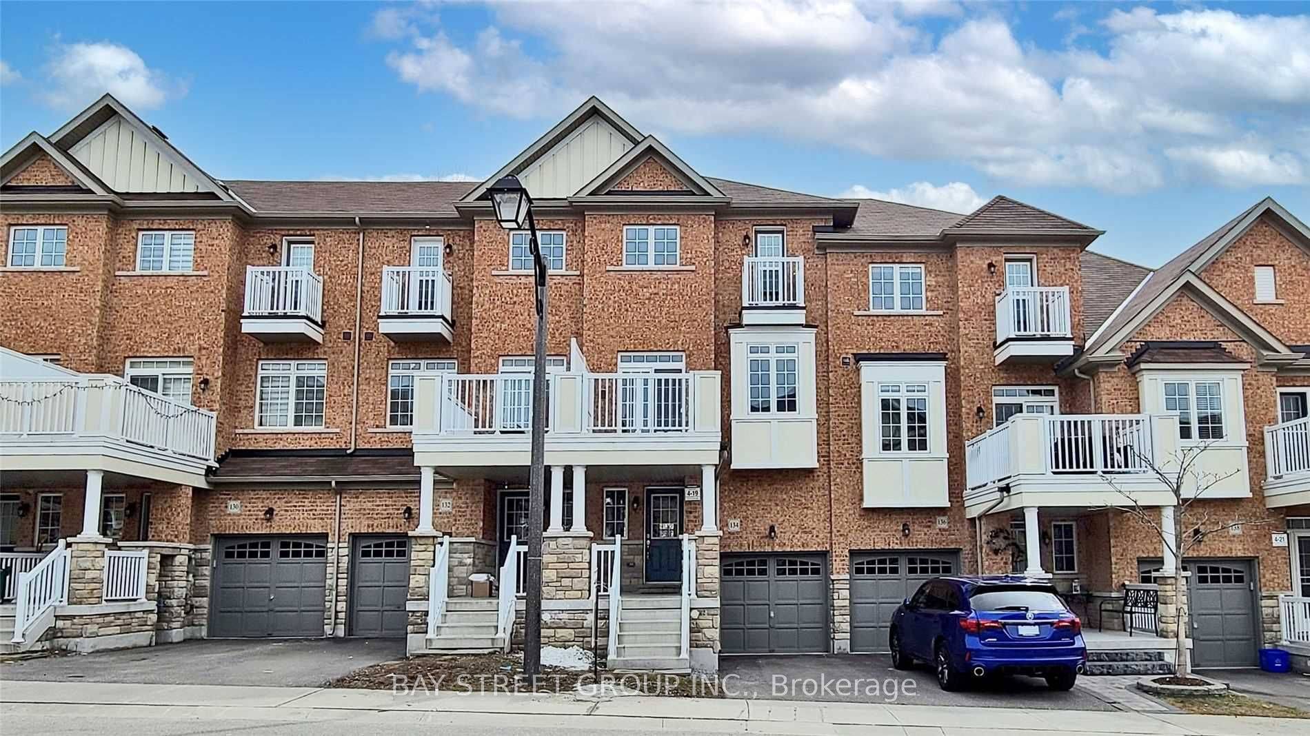 Rare Swan Lake Park Views Right In Your Backyard !