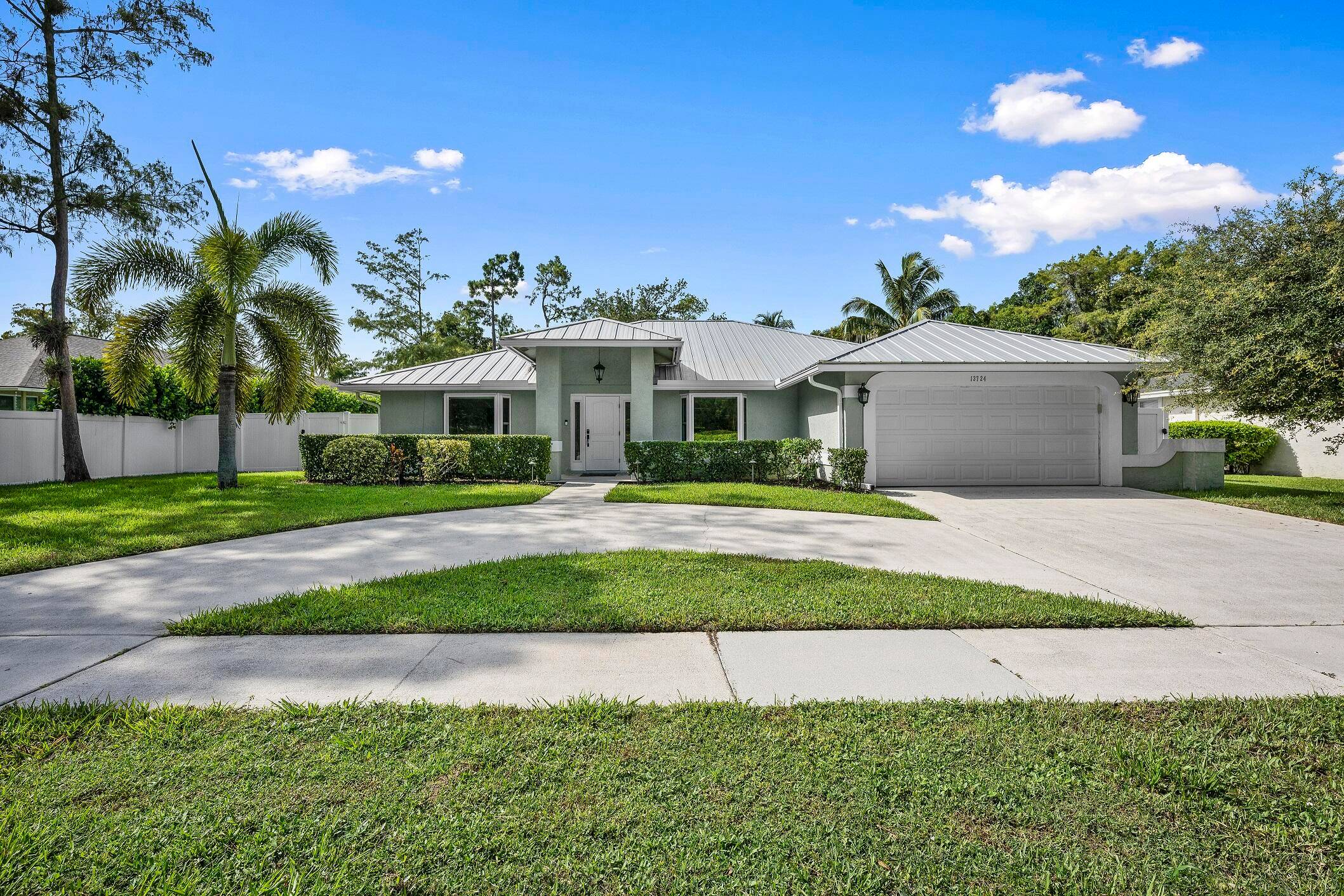 Now available for seasonal rental, this fully furnished 3 bedroom, 2 bath home is perfect for equestrian season.