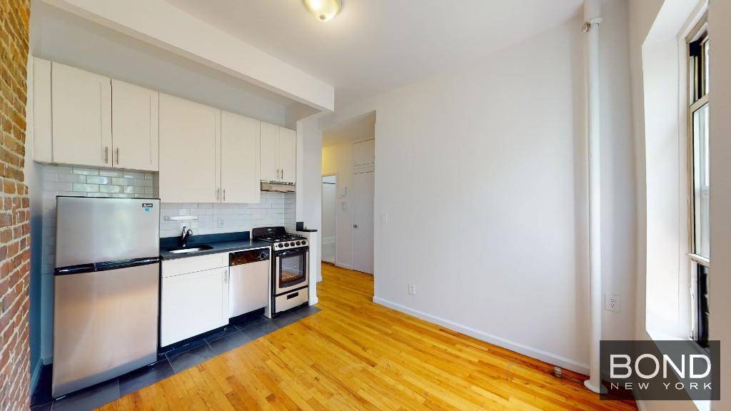 Renovated 3 bedroom apartment in the heart of UES !