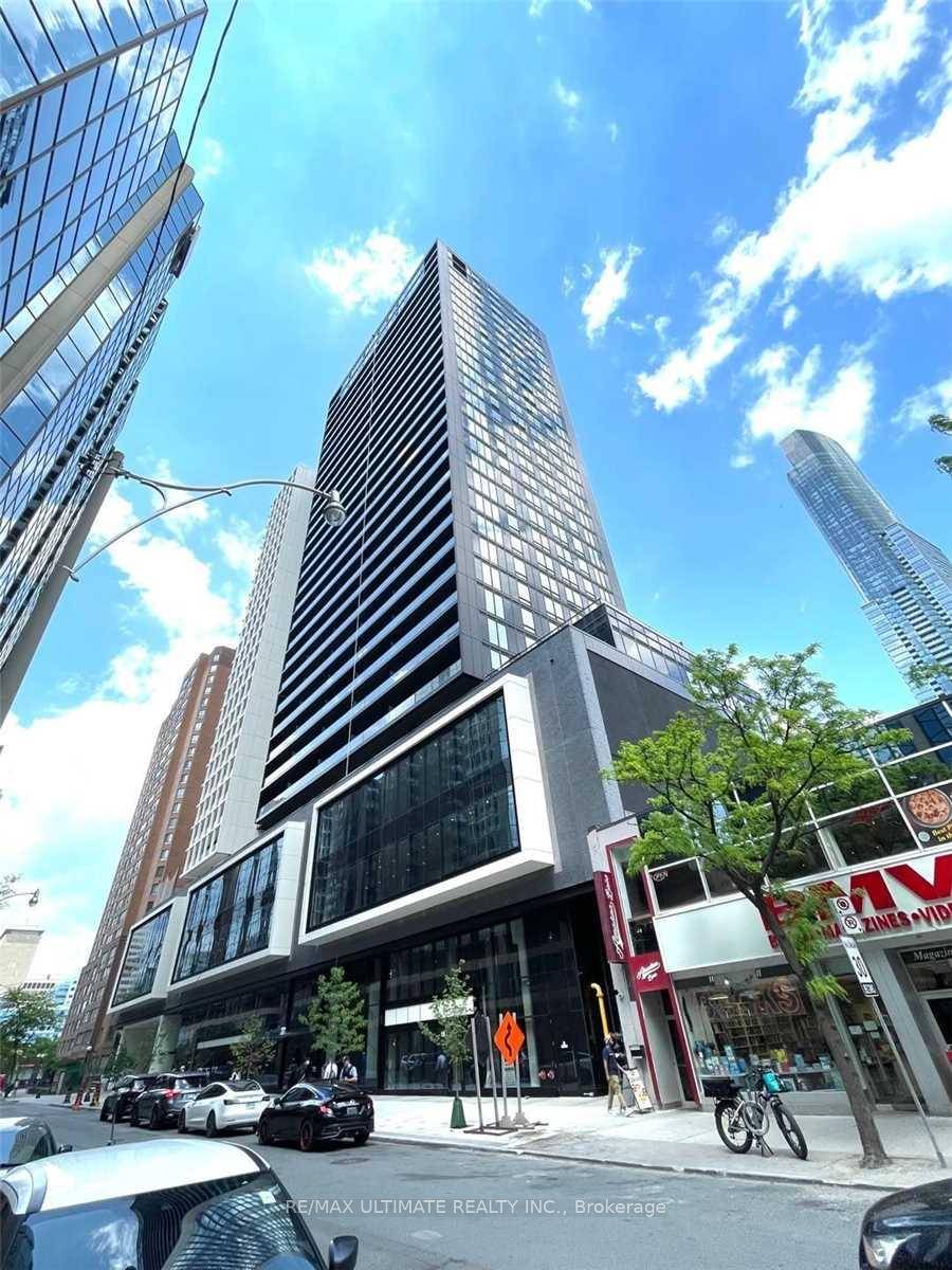 Stunning 1 Bedroom Unit In The Heart of the City !