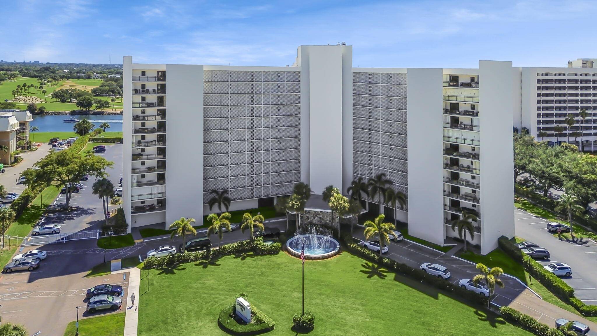 Welcome to Gemini Condo Unit 406 where coastal charm meets modern luxury !