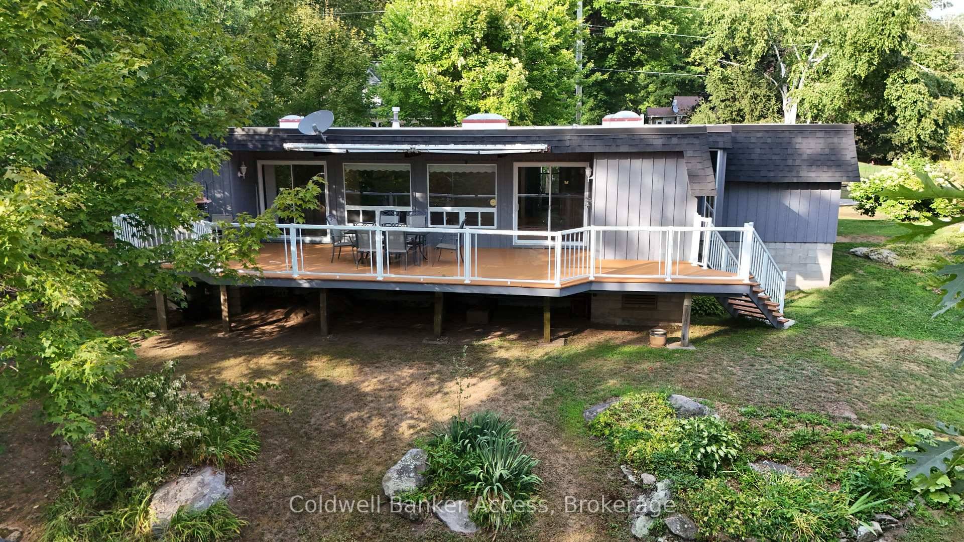 Easy to maintain one level home with high efficiency gas heat, air conditioning, underground hydro, and on full municipal water and sewer services.