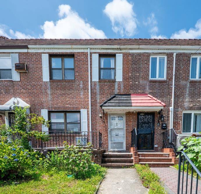 Welcome to this well maintained 3 bedroom, 1.
