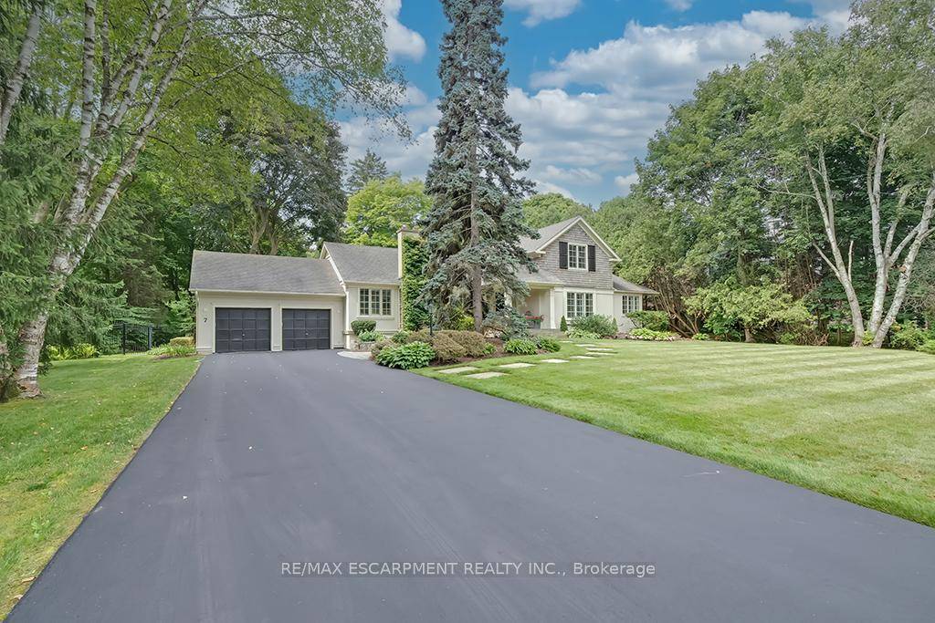 A rare offering in prestigious Southeast Oakville, 7 Colonial Crescent presents an exceptional bungaloft estate on a remarkable 0.