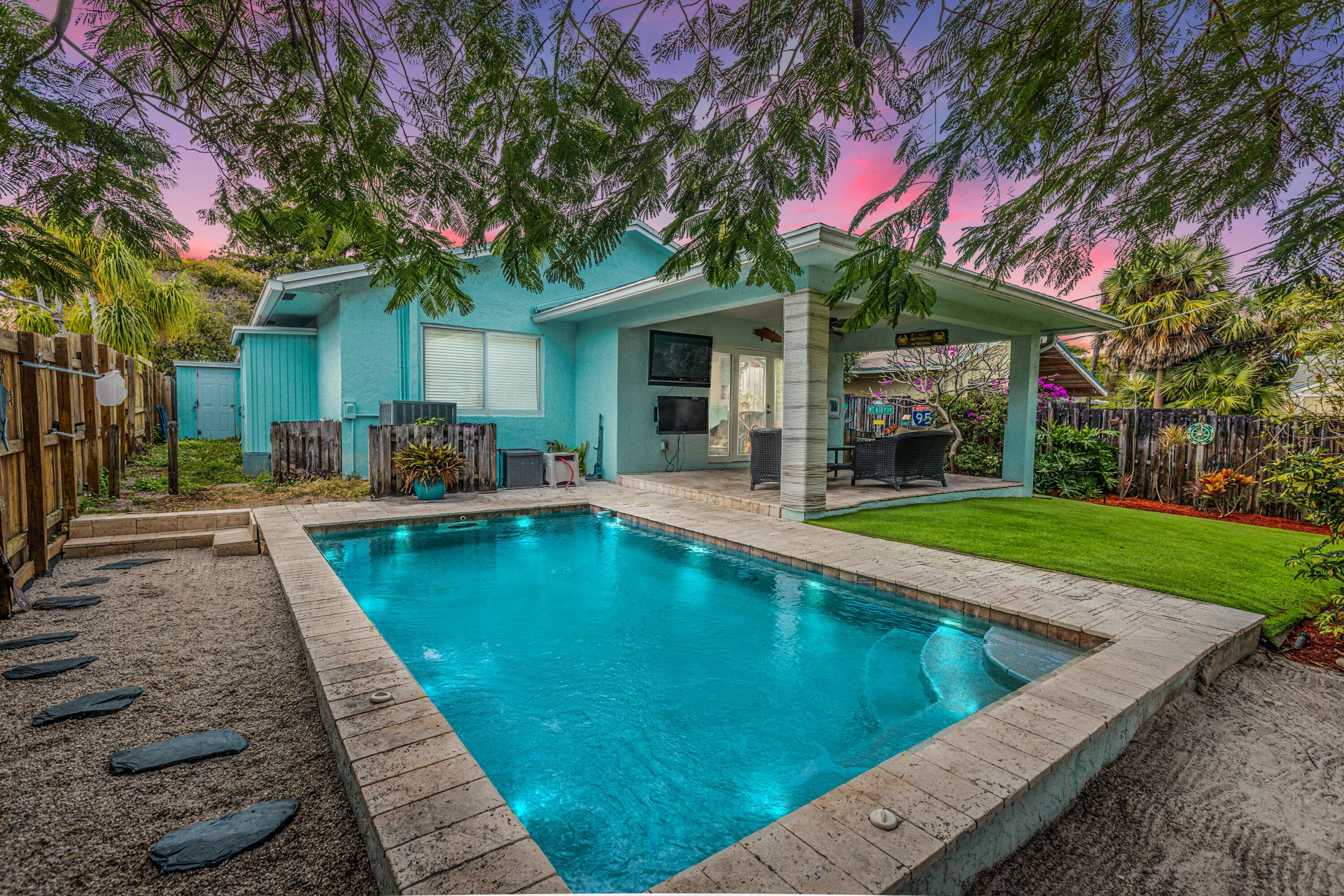 Great Location ! Beautiful 3 bedroom, 2 bathroom house with a POOL, located in a highly desirable area of Pompano Beach.