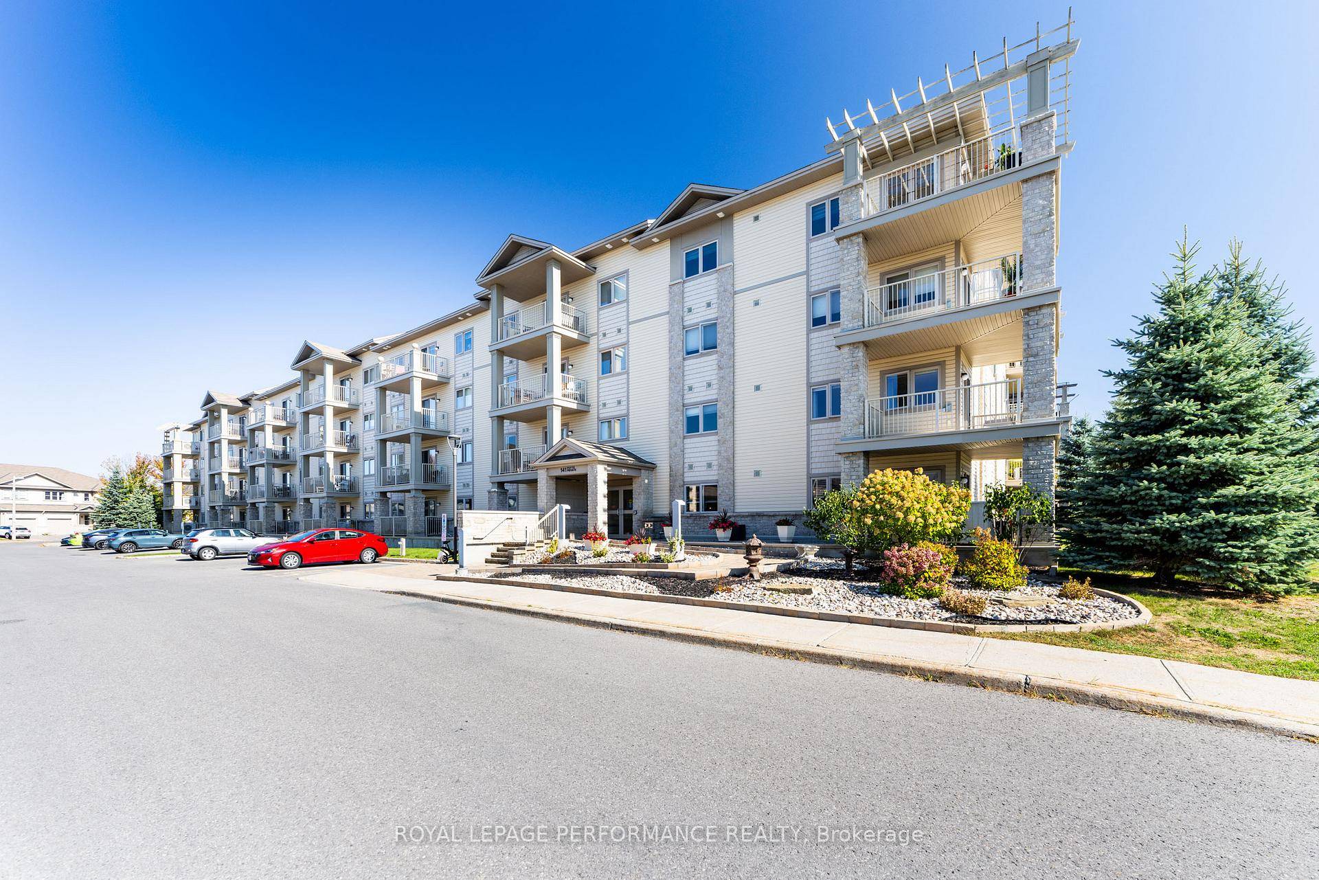 Welcome to 141 Potts in Notting Hill South, located in the heart of Orle ans !