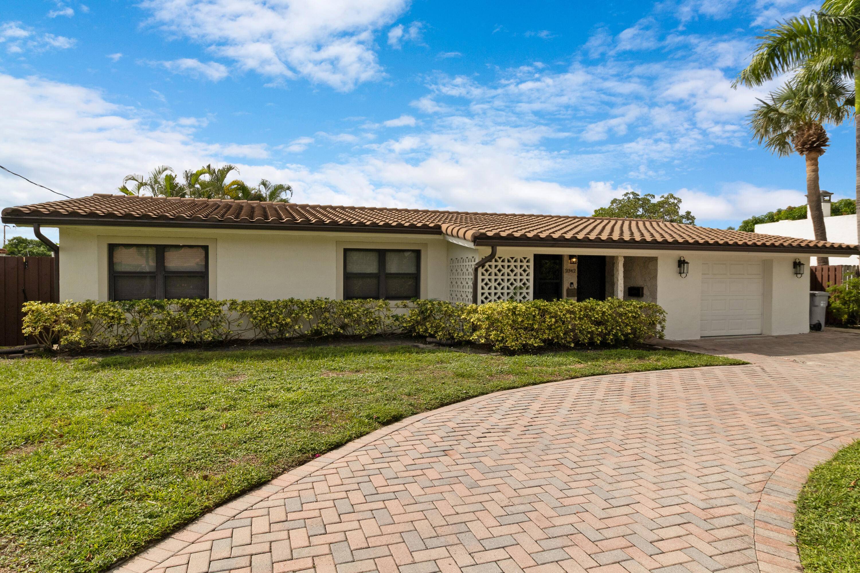 Welcome to your waterfront oasis in the highly sought after Pompano Isles neighborhood.