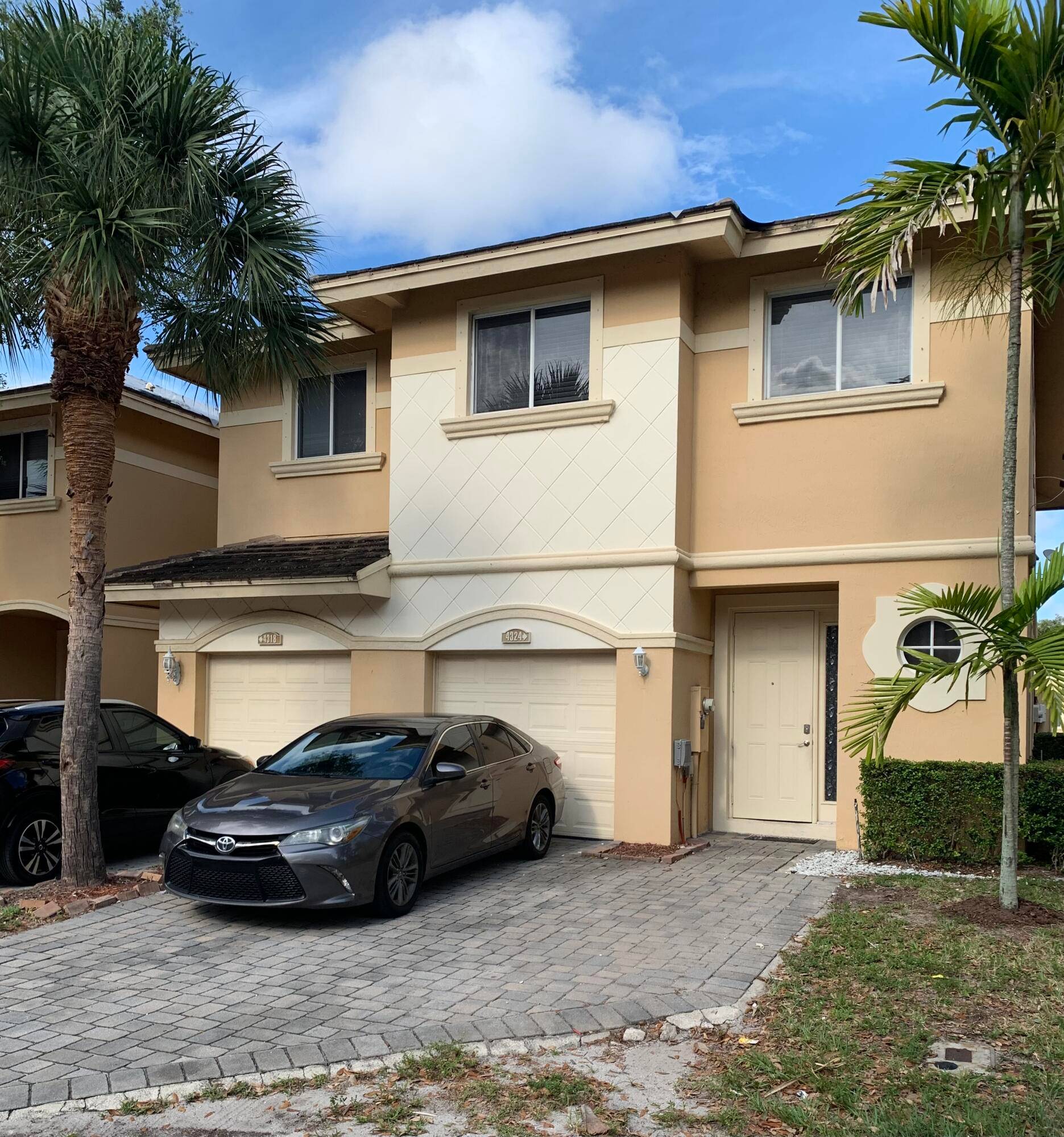 Wonderful 2 story townhome on the lake.