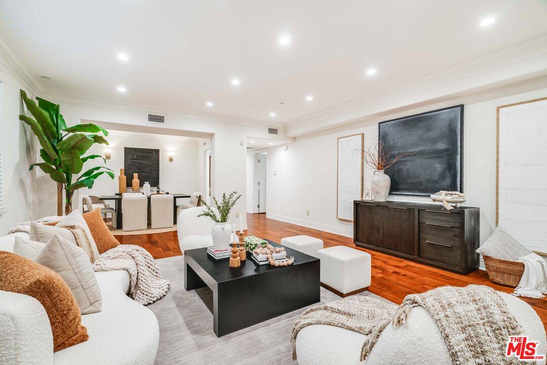 11749   Goshen Ave 2BR Brentwood La
