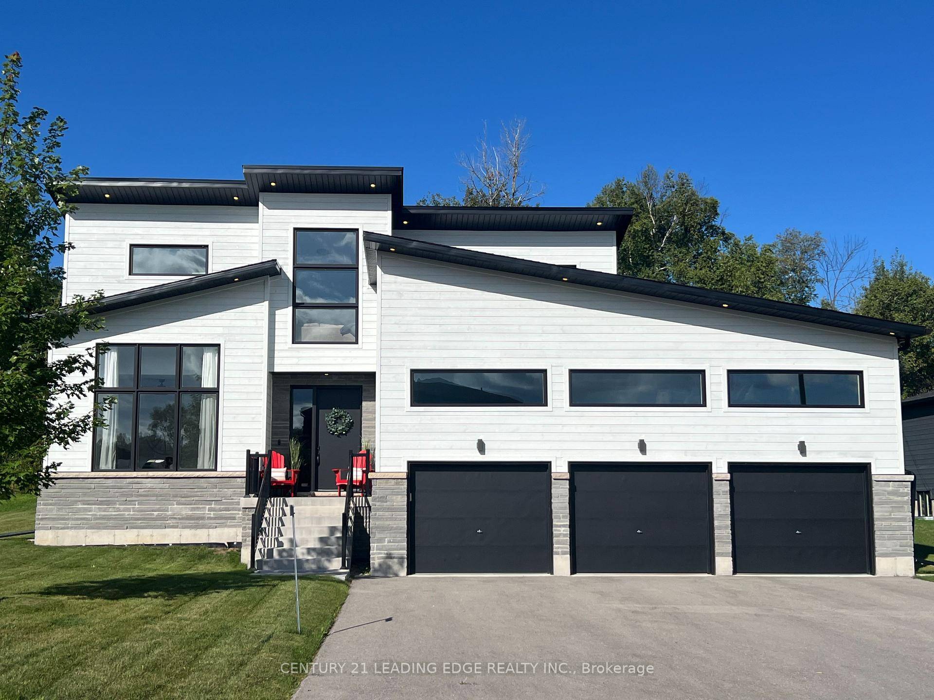 Welcome home to 108 Goldie Crt.