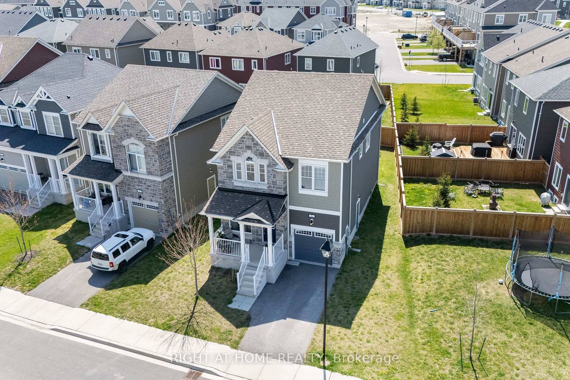 Great Lot ! Fully Detached Home 4 1Bedroom 4 Baths FINISHED BASEMENT amp ; SIDE ENTRY DOOR extra income potential Stunning Home located in the heart of Wasaga Beach a ...