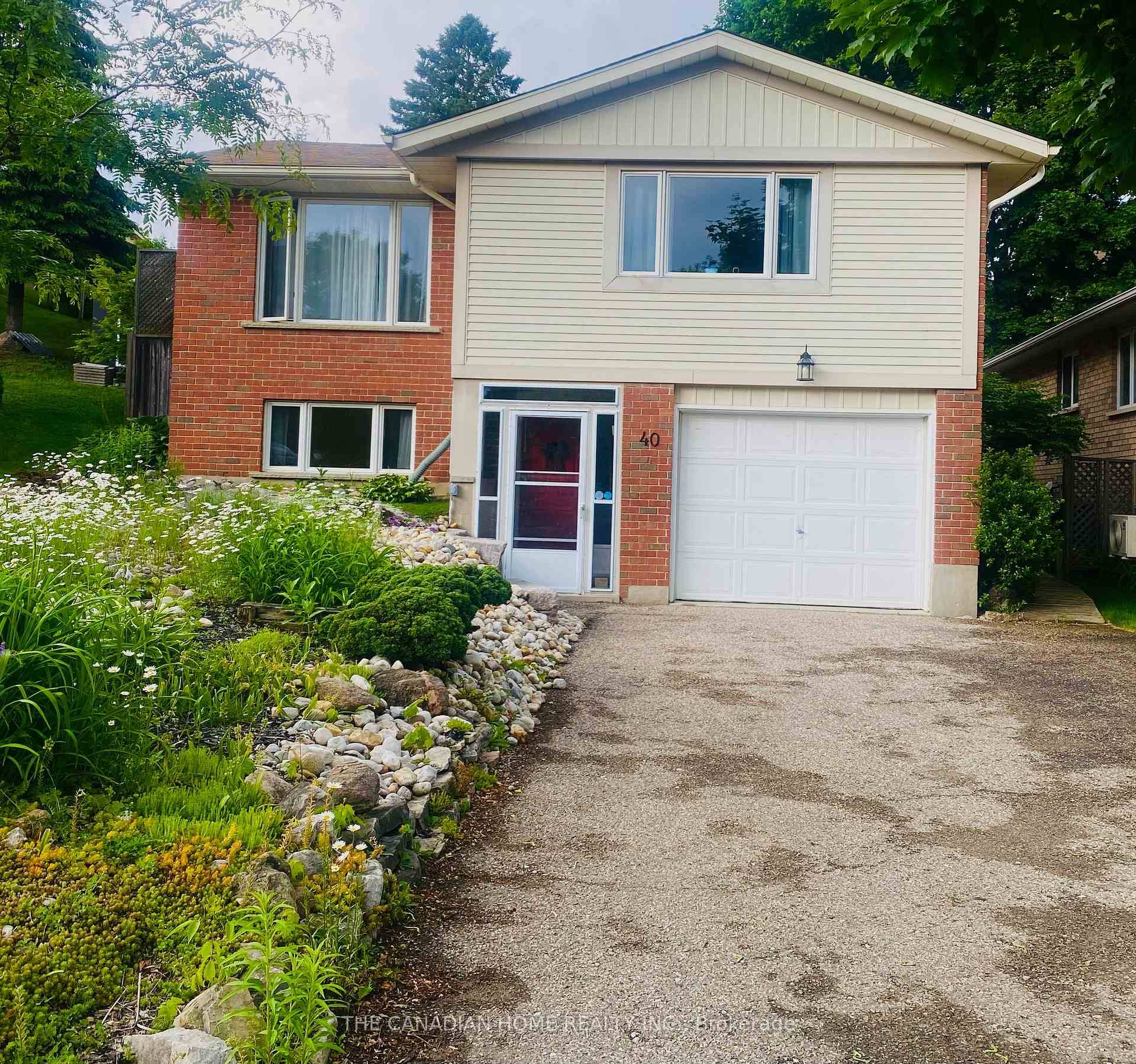 Welcome to this inviting fully furnished raised bungalow on Old Huron Court in Kitchener, offering a comfortable main floor unit for rent with 2 bedrooms and 1 bathroom.