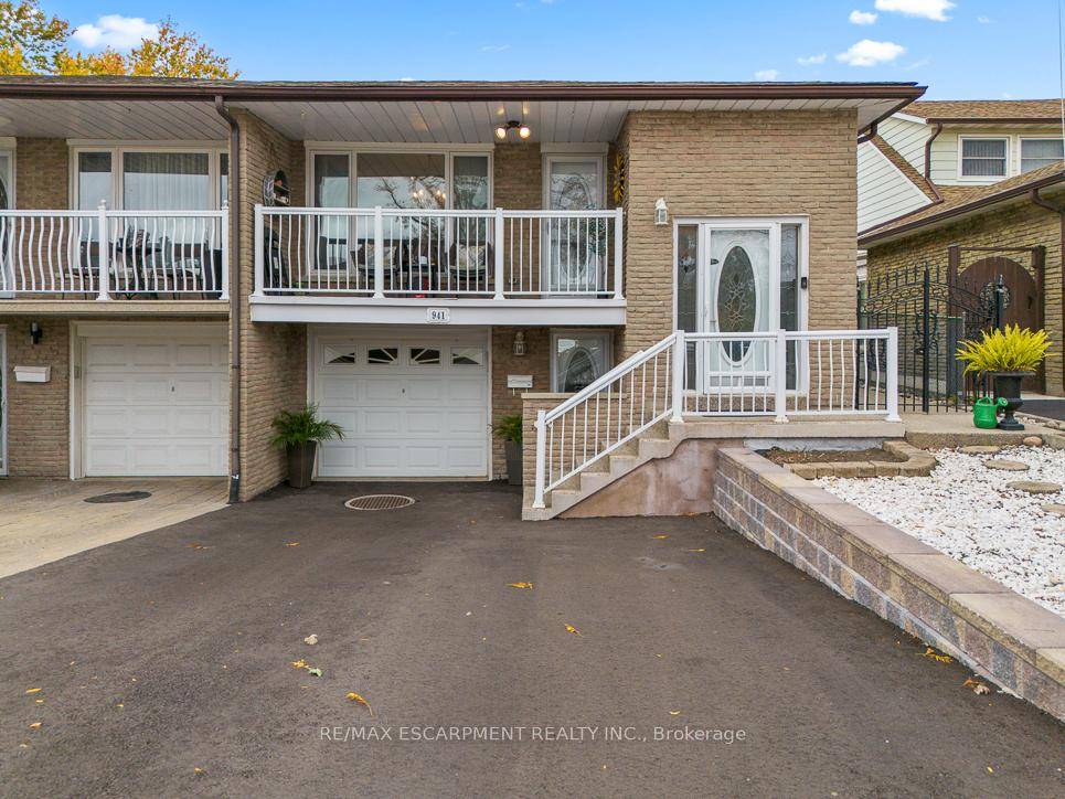 Welcome to 941 Stainton Drive, a charming 3 bedroom, 2 bathroom semi detached home in the heart of Erindale, Mississauga one of the city's most sought after family friendly neighbourhoods.