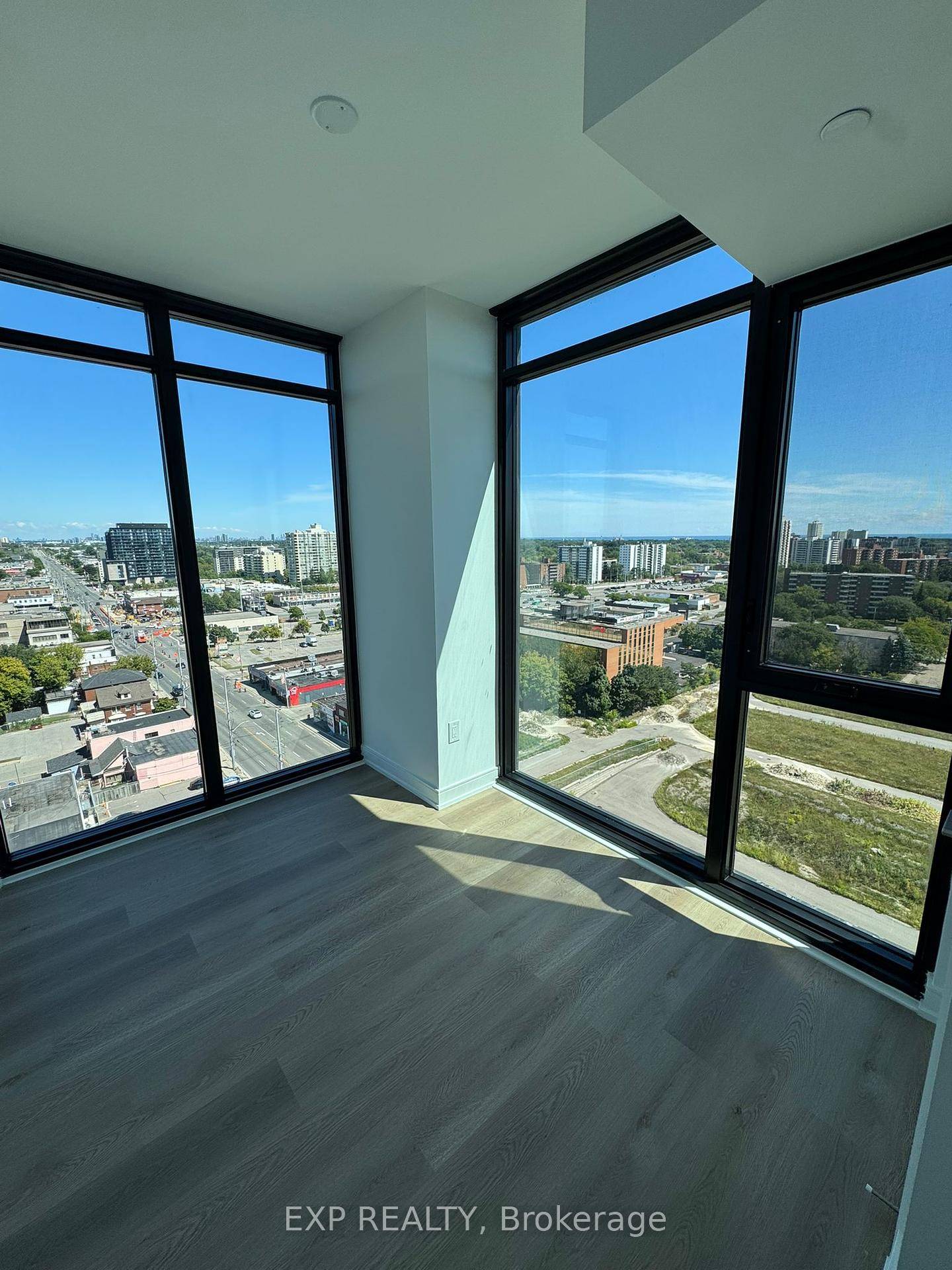 Spacious Brand New, Never Lived 2 bedroom Den Condo with 2 Washrooms in Prime Cooksville Location of Mississauga !