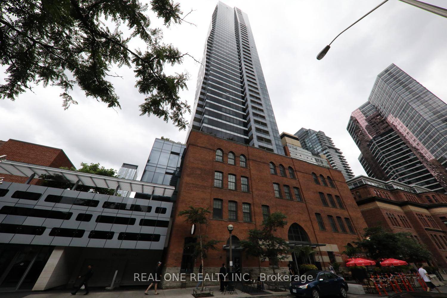 This bright and spacious 1 bedroom den with sliding door, currently used as a second bedroom offers a practical layout with large windows, a 9 foot ceiling, and an expansive ...