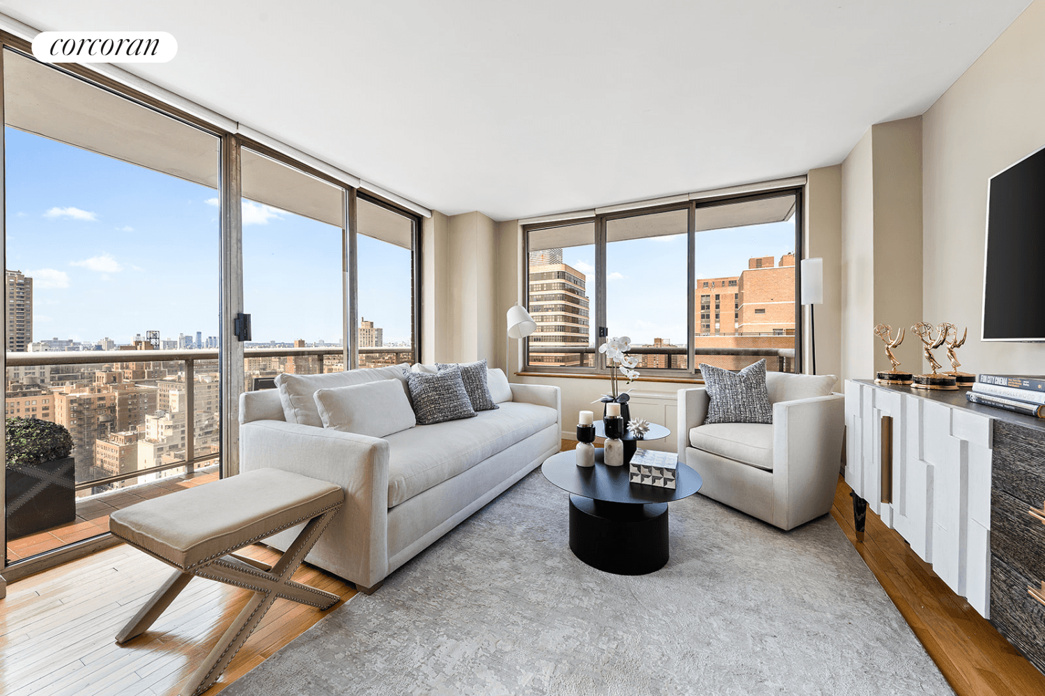 Welcome to 200 East 89th Street, a prestigious address where luxury meets modern comfort in the heart of Manhattan's Upper East Side.