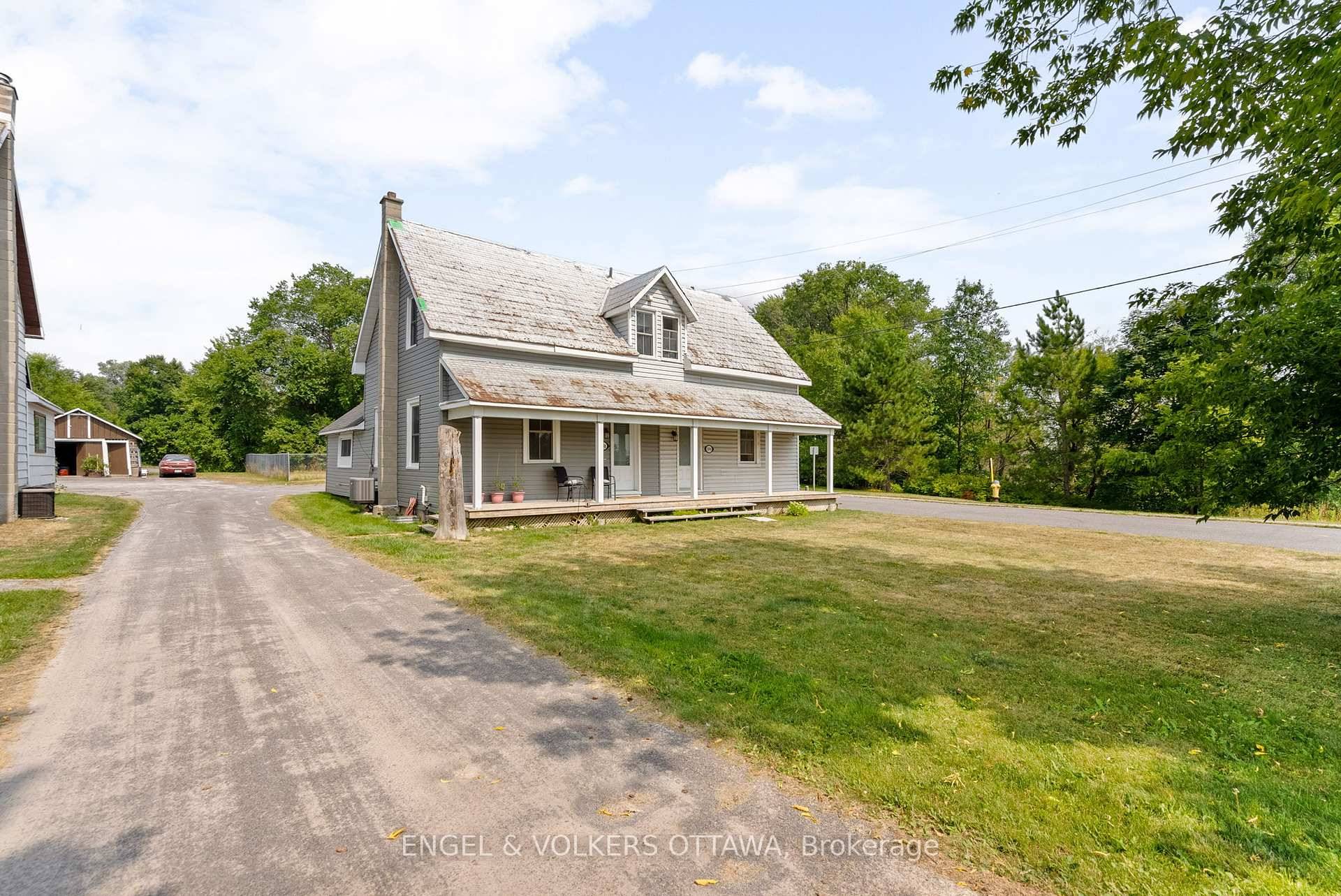 Discover a hidden gem in the heart of a charming small town, where simple living meets comfort !