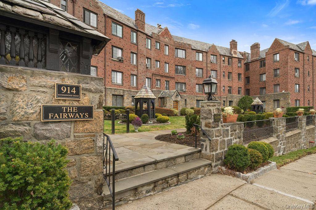 Welcome to The Fairways in Pelham Manor, where comfort and convenience meet.