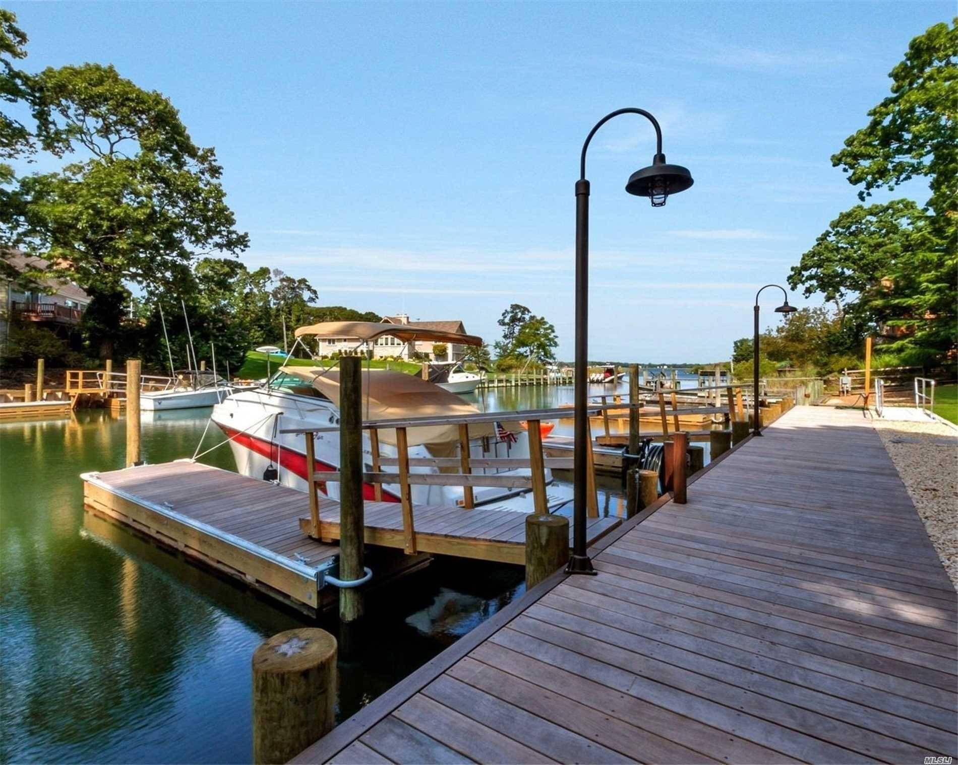 Beautiful bayside retreat in Harbor Lights.