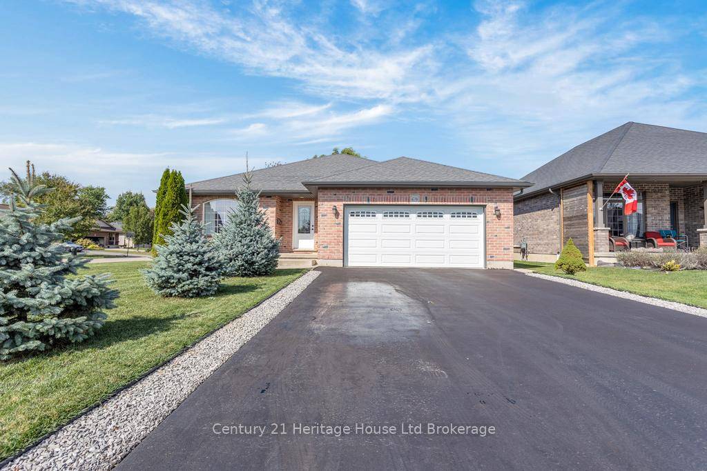 Welcome to this wonderful all brick, original owner home nestled in one of Tillsonburg's most desirable neighbourhoods.