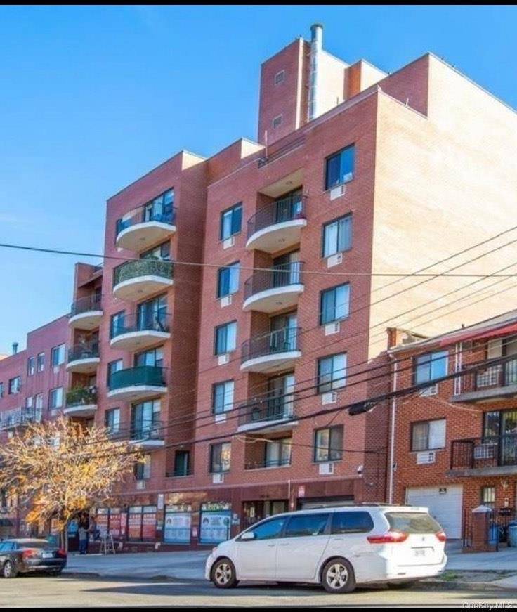Situated in the heart of Downtown Flushing, this residence offers unmatched convenience just minutes from Main Street, with supermarkets, restaurants, the subway, LIRR, and multiple bus lines all within easy ...